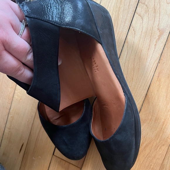 Gentle Souls Black Flats with Tan Insole - Picture 4 of 8